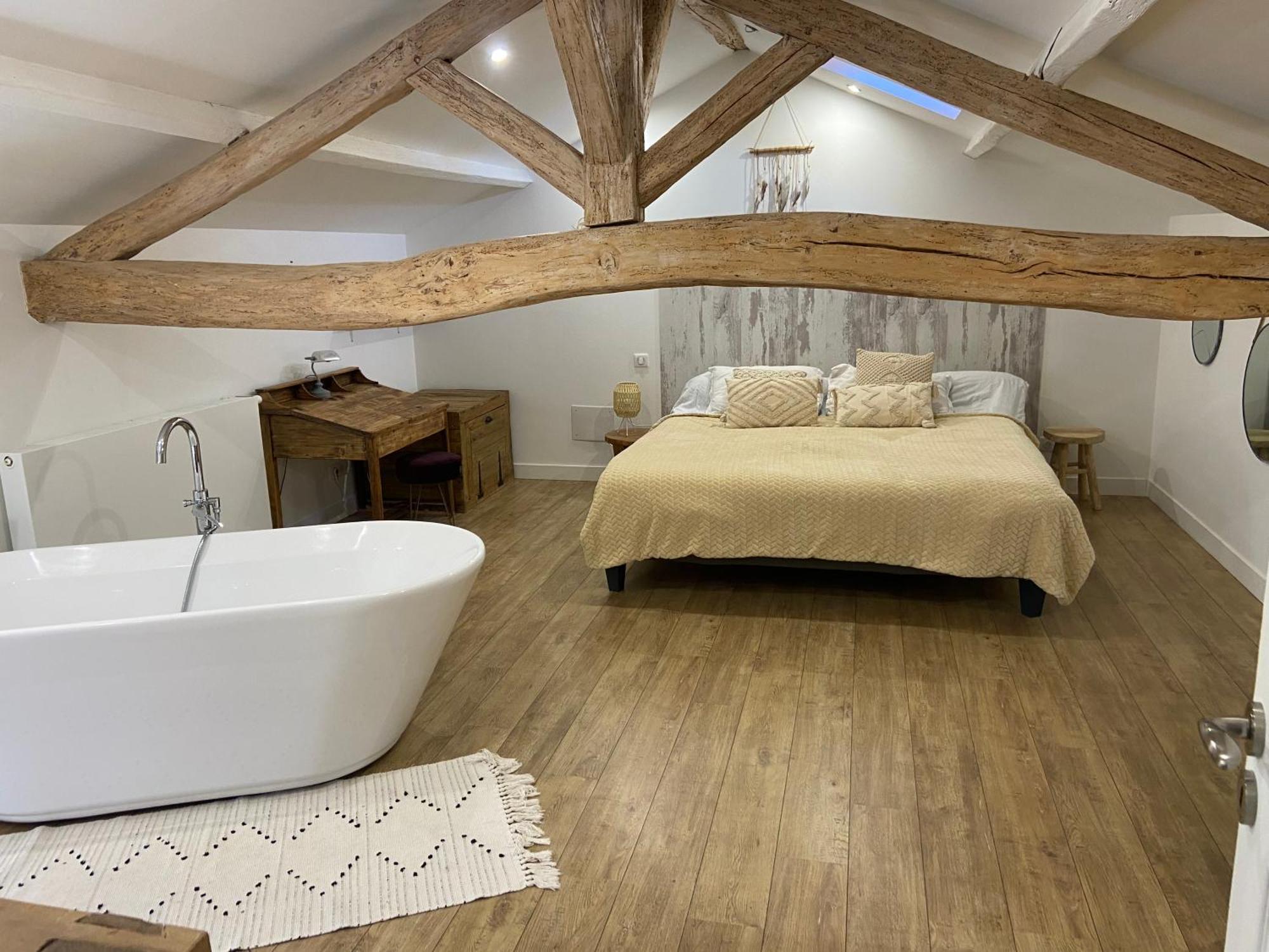 Maison 4 Avec Piscine Holiday home *